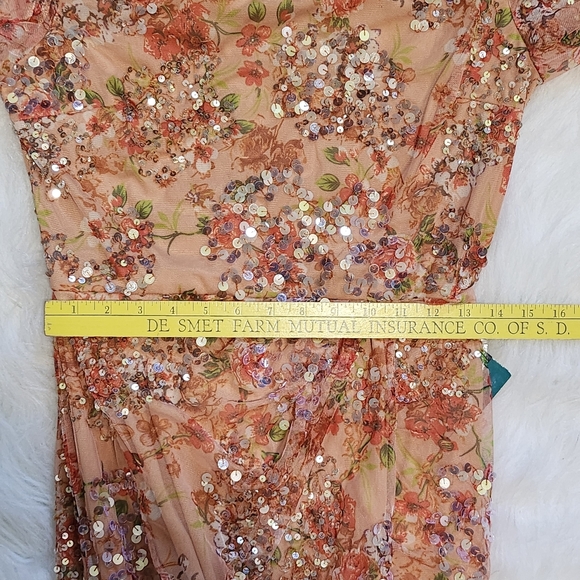 NWT Mac Duggal Floral Print Sequined Puff Sleeve Gown Size 6 Apricot - Picture 15 of 16